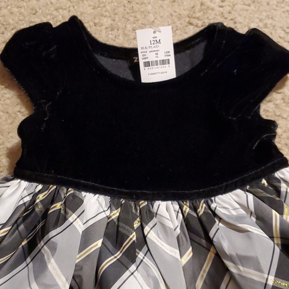 🎉Host Pick🎉 Girls Black Velour / Plaid Dress - Picture 4 of 6